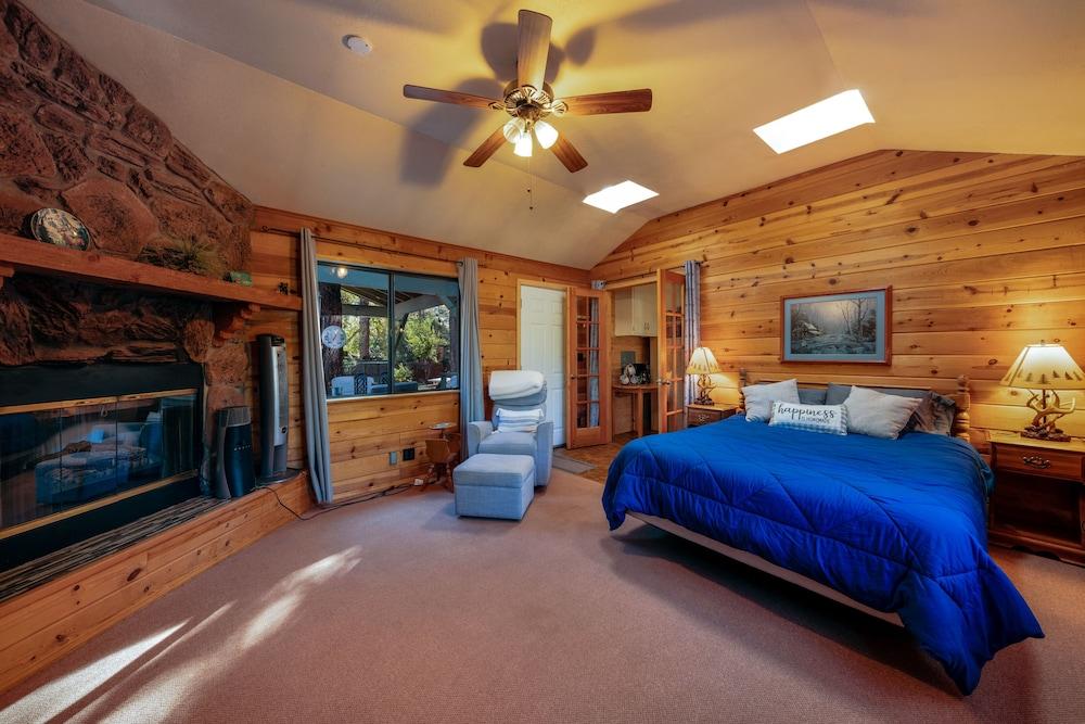 Pet Friendly Charming & Cozy A-Frame Minutes from Lakes