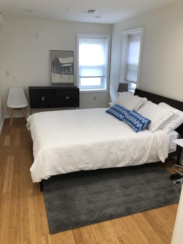 Pet Friendly Apartment in Historic Old Town Alexandria