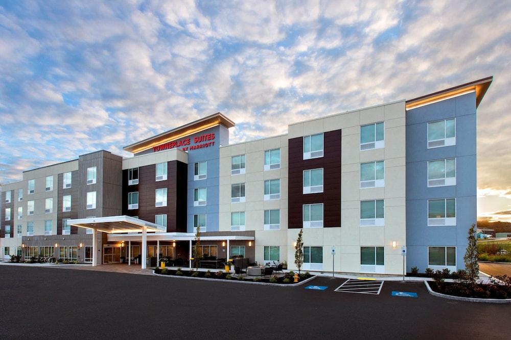 Pet Friendly TownePlace Suites by Marriott Portland Airport ME