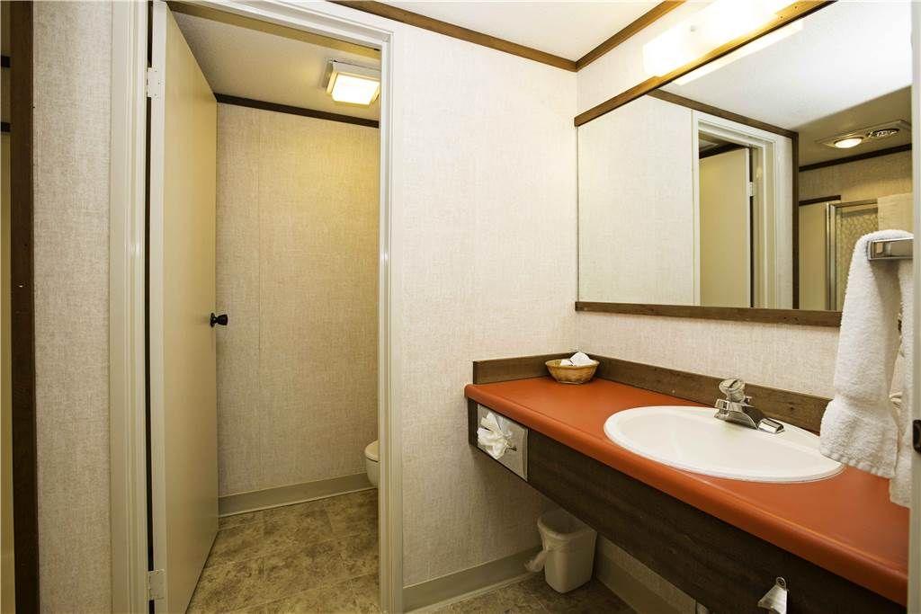 Pet Friendly 1-Bedroom Hotel Room with Kitchenette