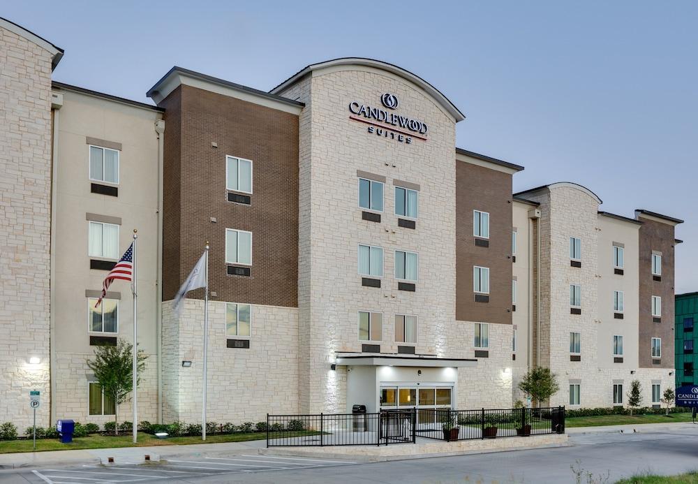 Pet Friendly Candlewood Suites Dallas NW - Farmers Branch an IHG Hotel