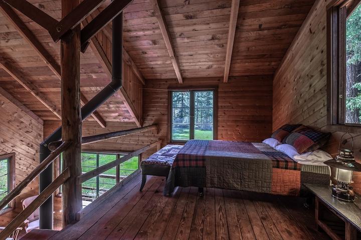 Pet Friendly North Fork Smith River Cabin