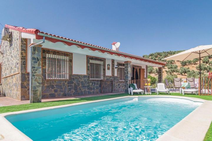 Pet Friendly Beautiful Home in Rute with 3 Bedrooms & Wifi