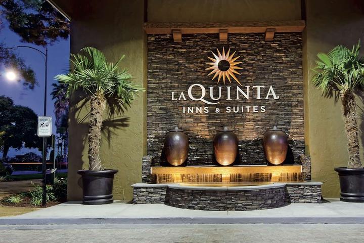 Pet Friendly La Quinta Inn & Suites by Wyndham San Jose Airport