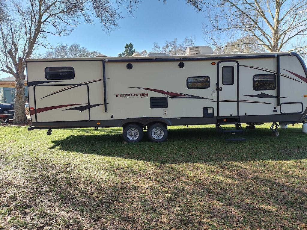 Pet Friendly Beautiful Travel Trailer with Private Fenced Yard