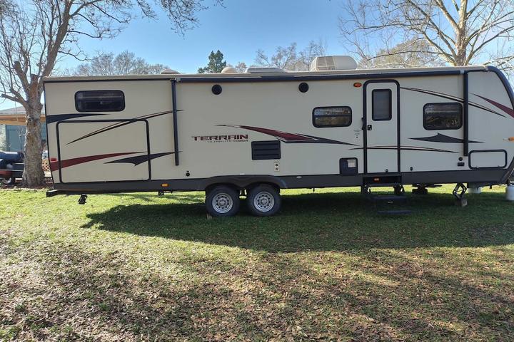 Pet Friendly Beautiful Travel Trailer with Private Fenced Yard