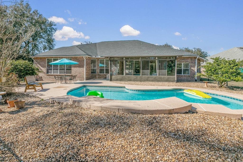 Pet Friendly Cozy & Spacious Pool Home with Large Yard