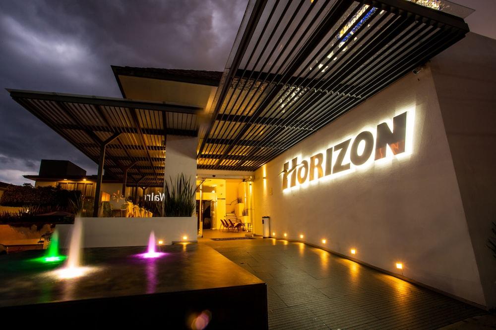 Pet Friendly Hotel Horizon and Convention Center