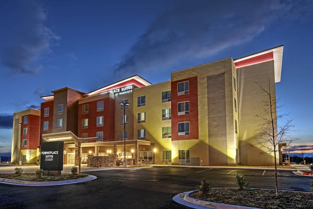Pet Friendly TownePlace Suites by Marriott Hot Springs