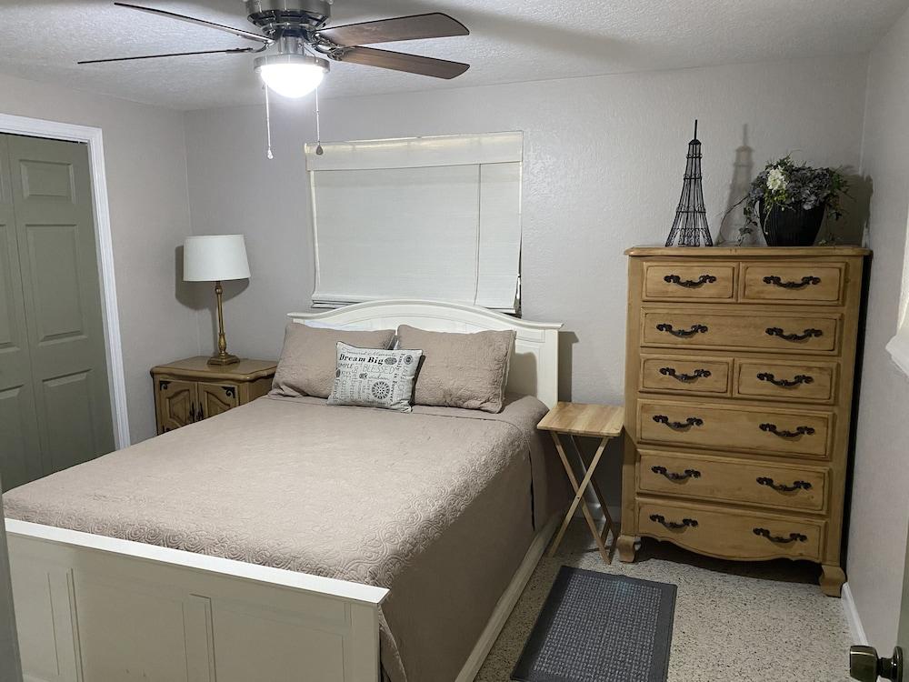 Venice Gardens Beach Home Pet Policy