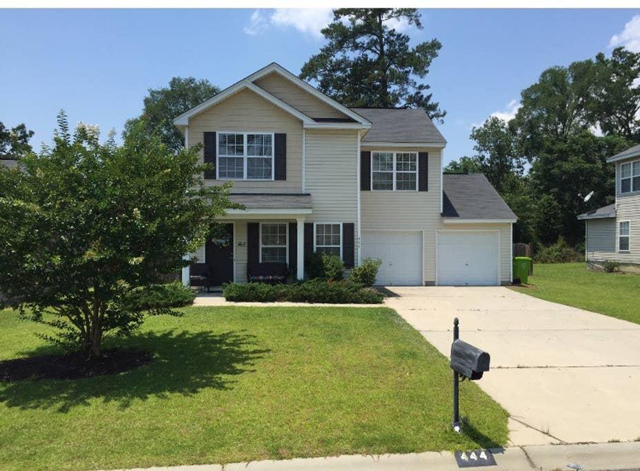 Hopkins Airbnb Rentals Pet Policy