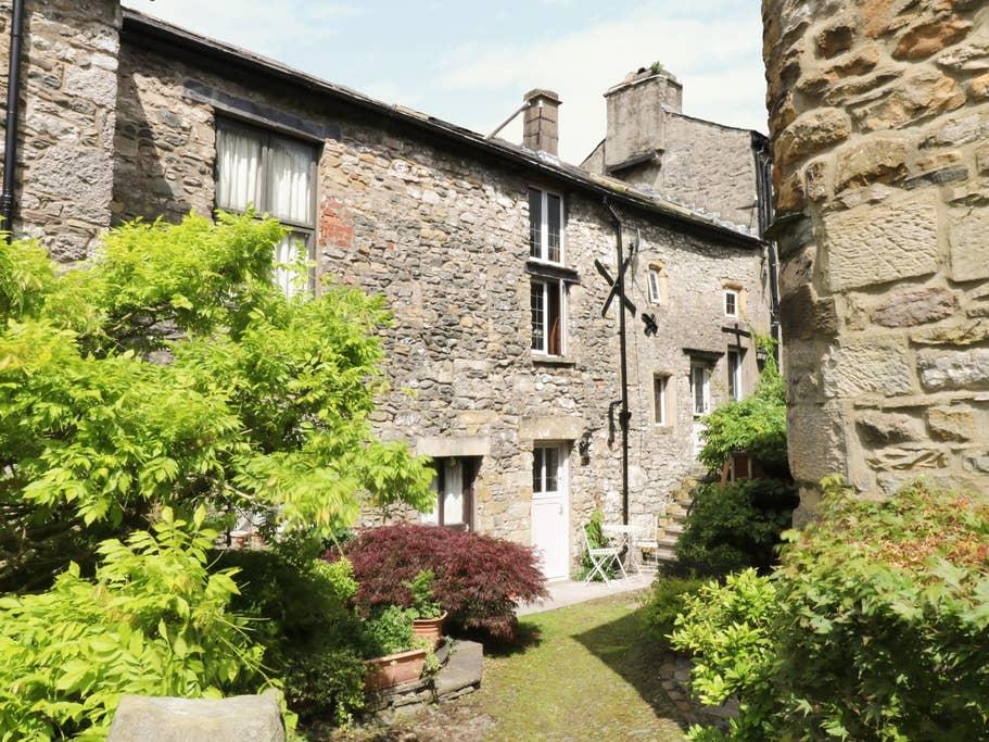 Kirkby lonsdale deals airbnb