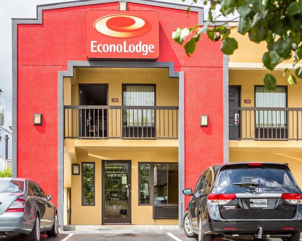 Pet Friendly Econo Lodge North Knoxville