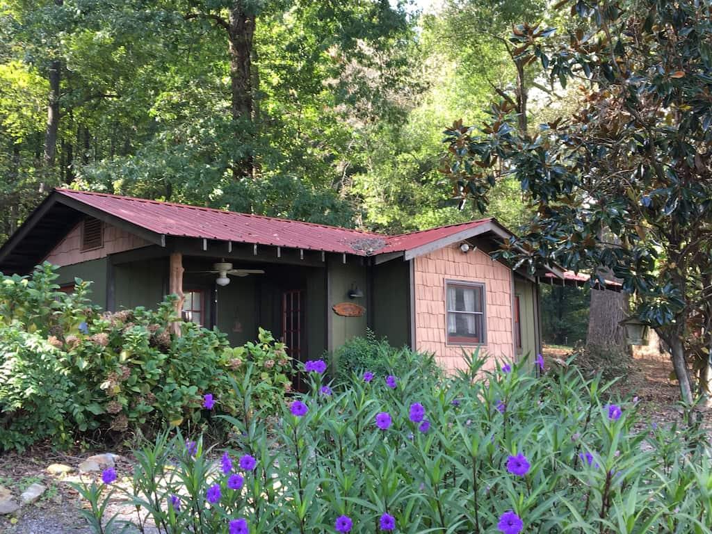 Cozy Cabin Across from Lake Guntersville Pet Policy