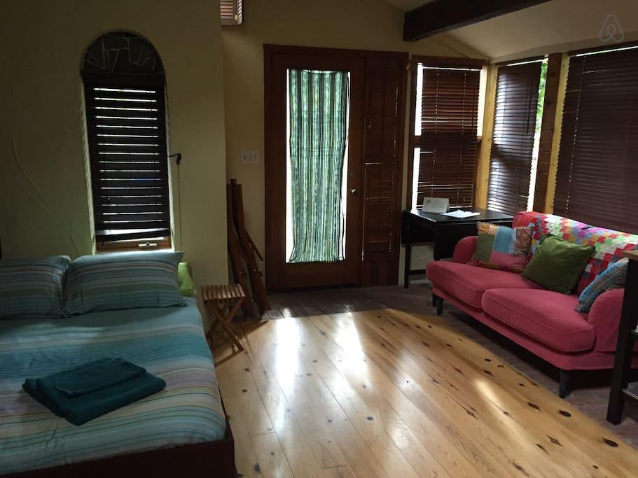 Breslau Airbnb Rentals Pet Policy