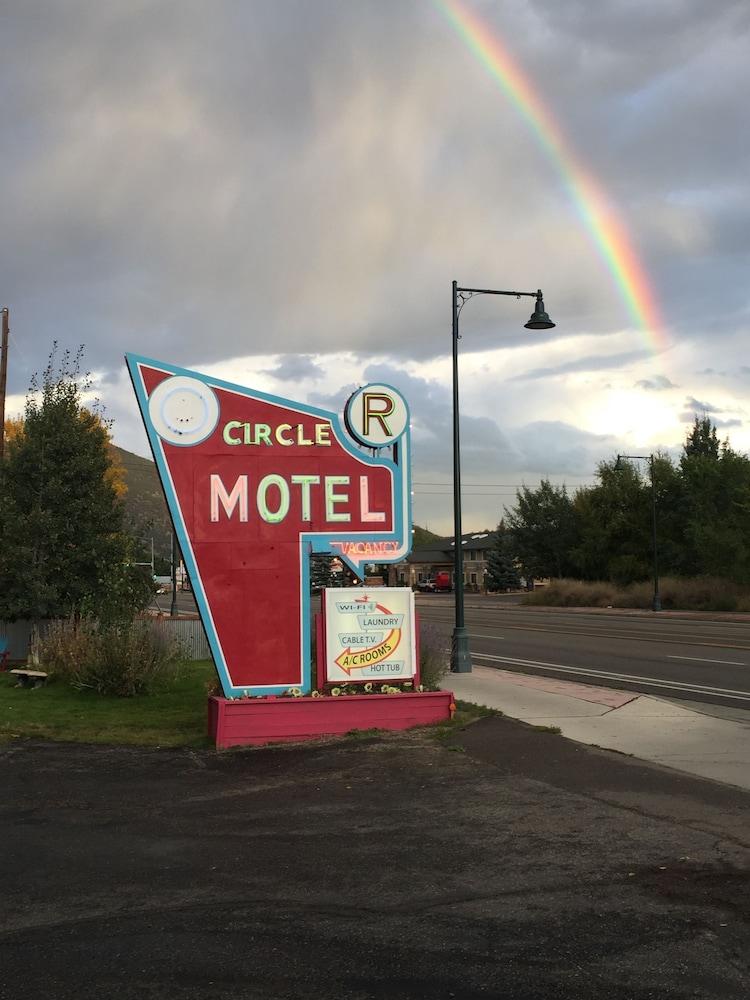 Pet Friendly Circle R Motel
