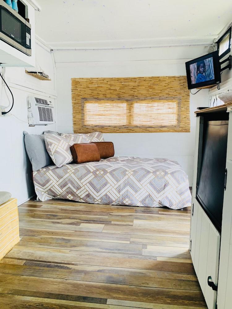 Pet Friendly Electric Camper on the River - Free Parking