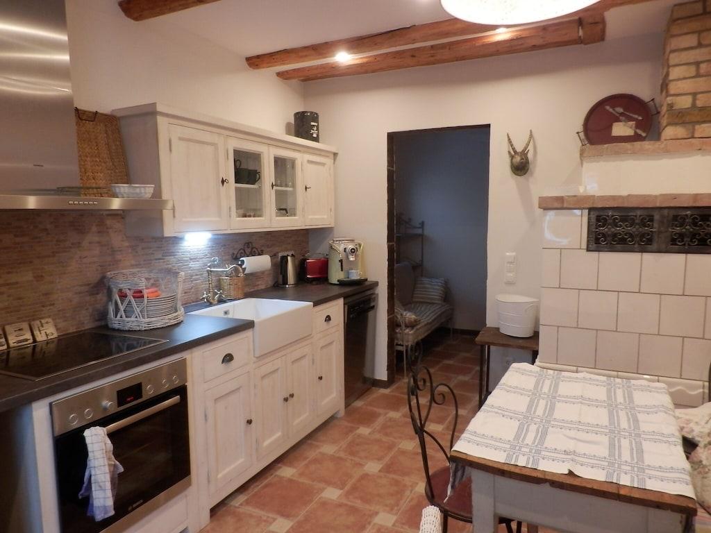 Pet Friendly Large Holiday Home with Garden & Parking