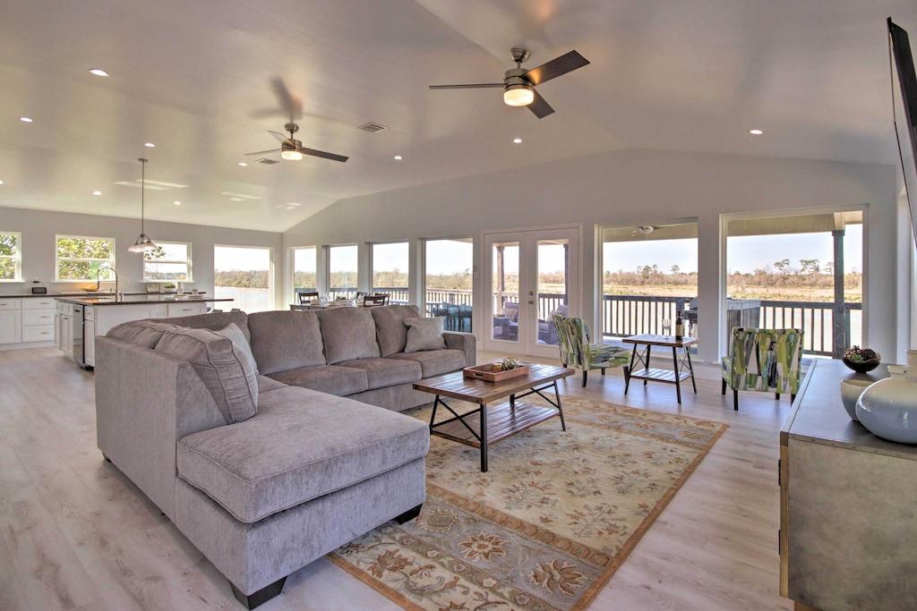 Spacious San Jacinto Home W/ Waterfront Deck Pet Policy