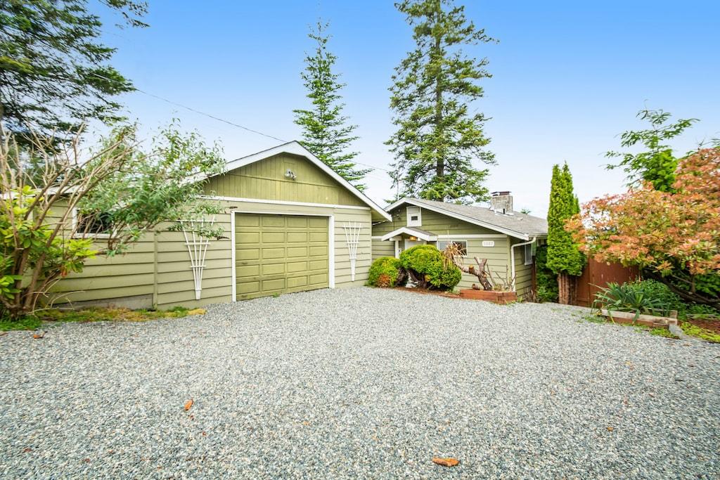 Pet Friendly Bayview Home Near the Border with Deck