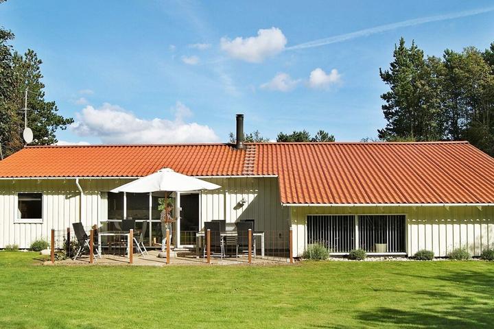 Pet Friendly Tranquil Holiday Home in Oksbol With Pool