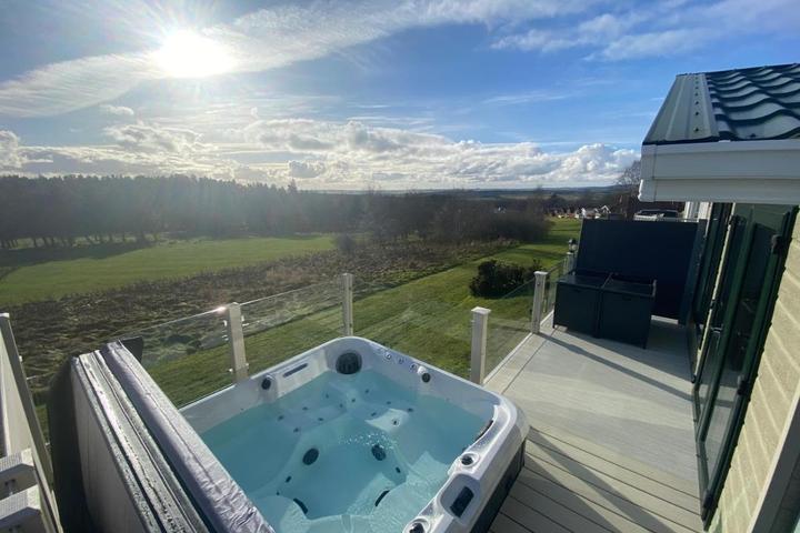 Pet Friendly Hot Tub Lodge with Panoramic Views & Free Golf