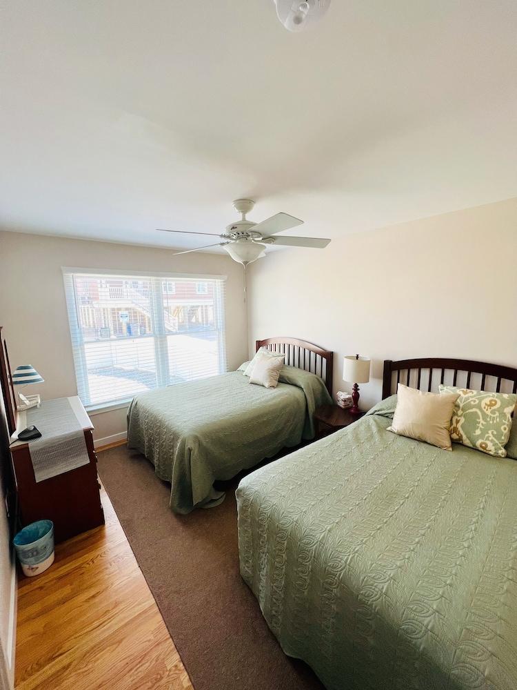Pet Friendly 1904 Beacon Lane