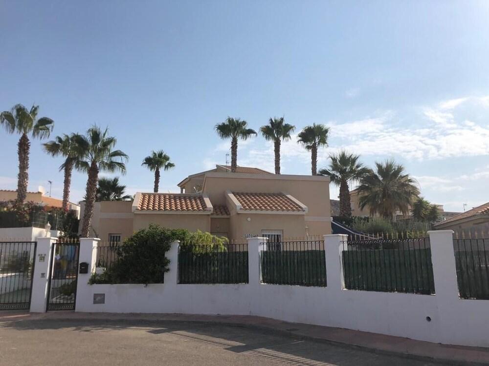 Pet Friendly 2/2 Villa with Swimming Pool