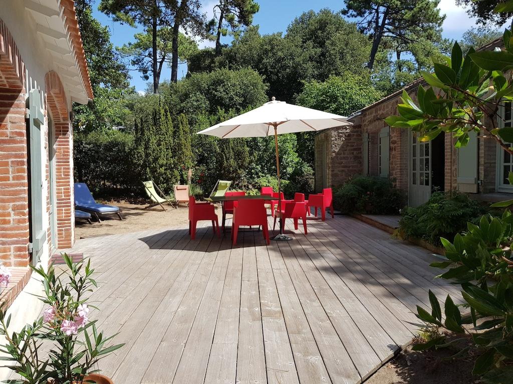 4/2 with Terrace Pet Policy