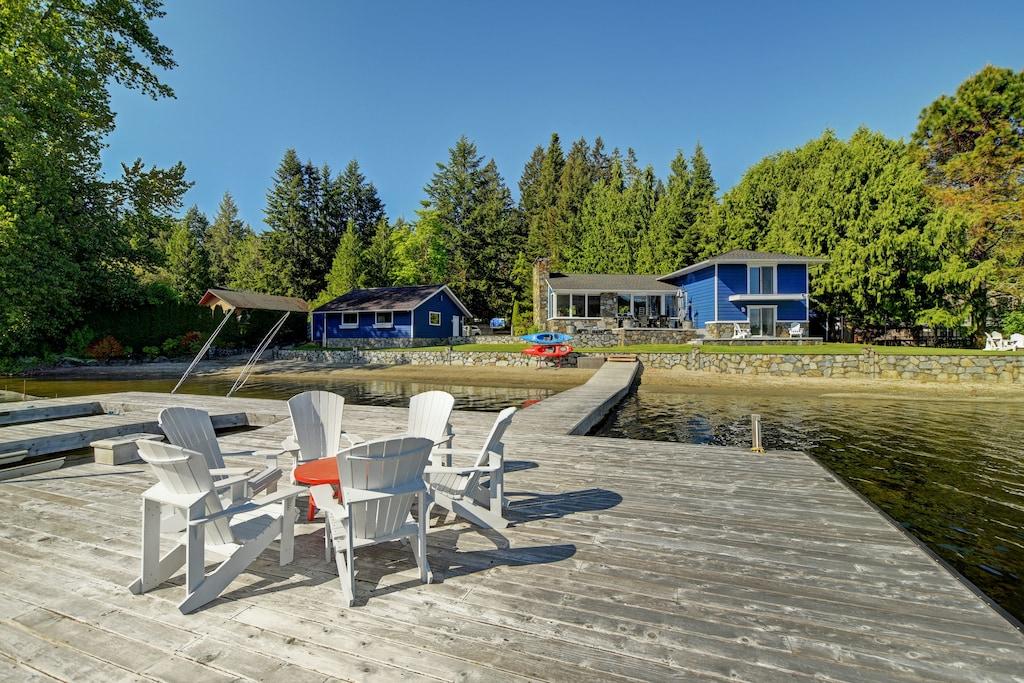 Pet Friendly Luxurious Lake Front Estate