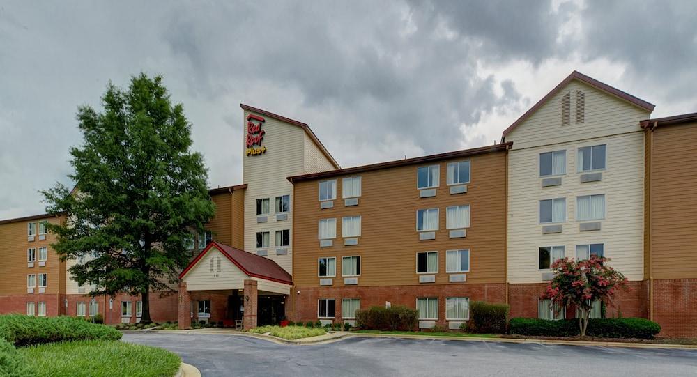 Pet Friendly Red Roof Inn PLUS+ Raleigh Downtown - NCSU/Conv Center