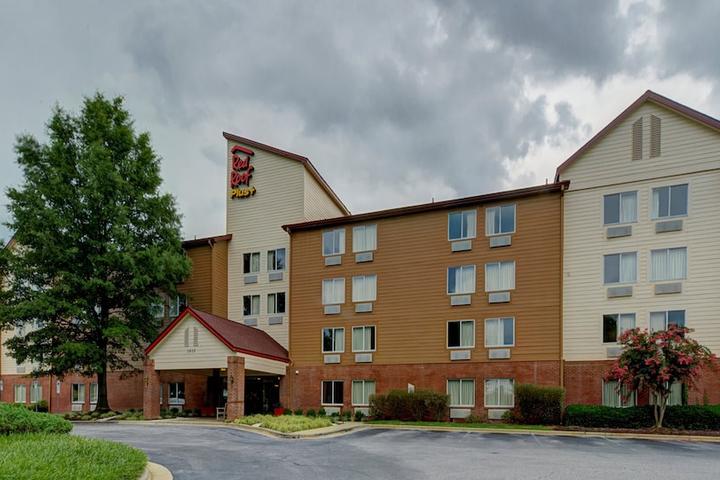 Pet Friendly Red Roof Inn PLUS+ Raleigh Downtown - NCSU/Conv Center