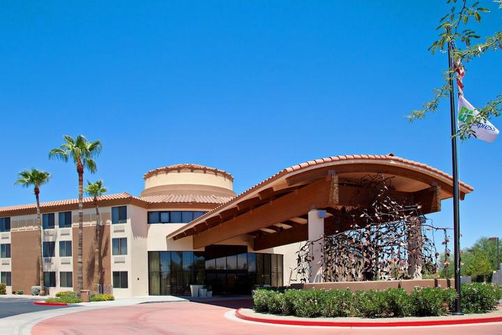 Pet Friendly Holiday Inn Express Scottsdale North