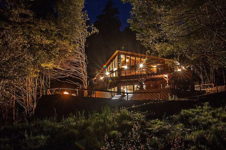 Pet Friendly Gold Beach Vacation Rental on the Rogue River