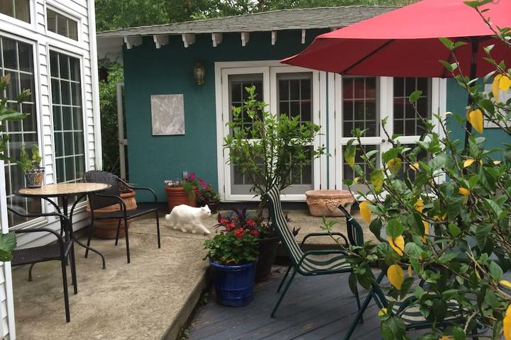 Pet Friendly Girard Airbnb Rentals