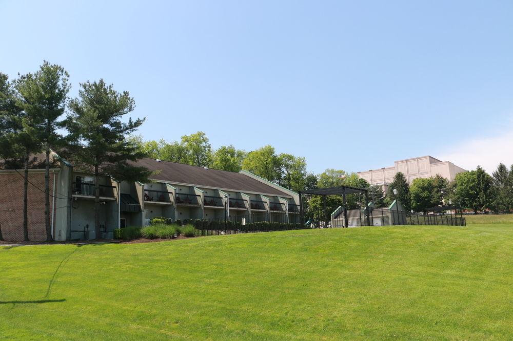 Hershey Farm Restaurant & Inn Pet Policy