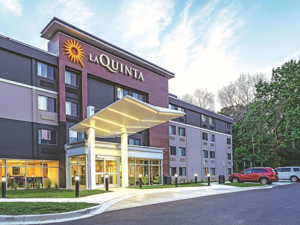 Pet Friendly La Quinta Inn & Suites by Wyndham Columbia / Fort Meade