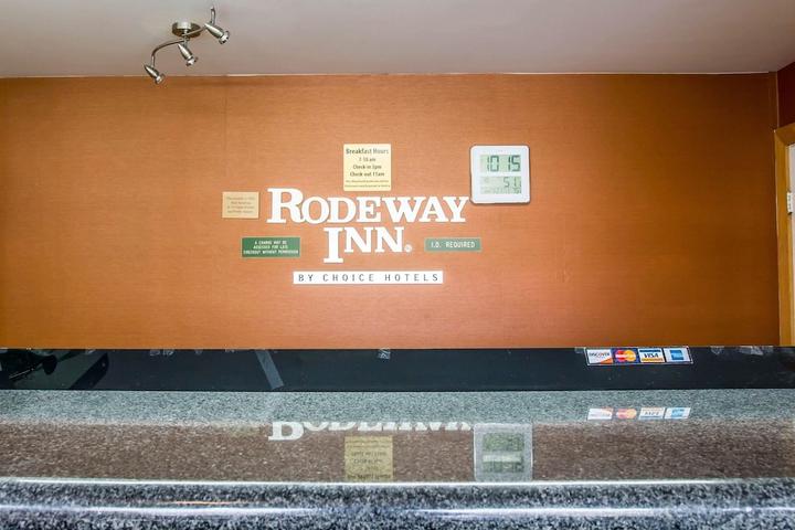 Pet Friendly Rodeway Inn Grand Haven