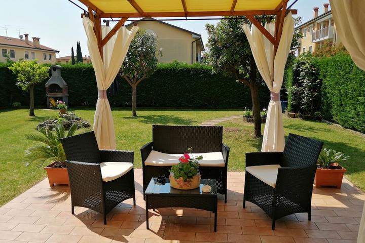 Pet Friendly Beautiful Apartment with Garden Near Lake Garda