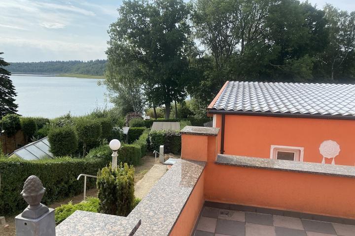 Pet Friendly Holiday Apartment Bungalow with a Lake View