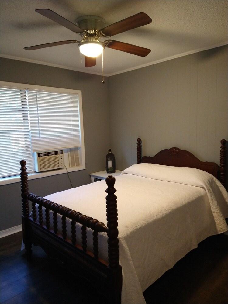 Near Enid Lake & Minutes to Ole Miss Campus Pet Policy