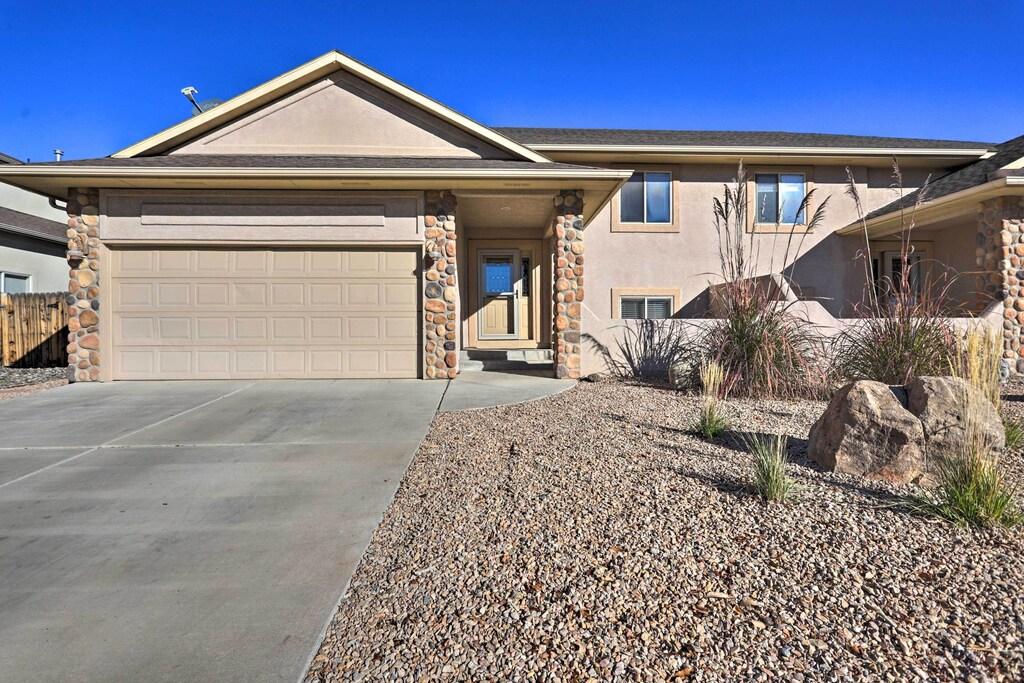 Grand Junction Townhome with Yard Pet Policy