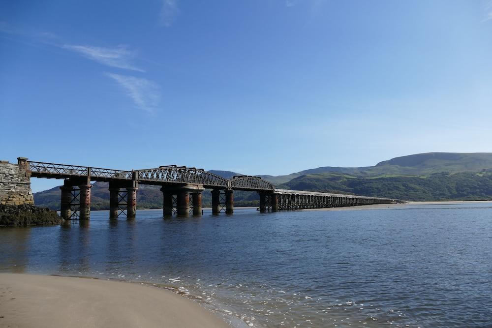 Pet Friendly Bae Abermaw Hotel