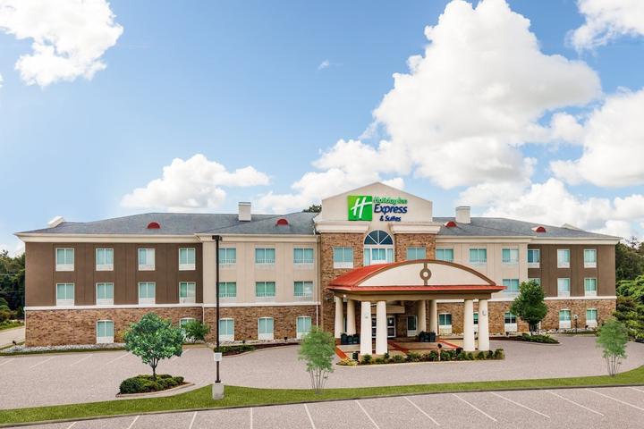 Pet Friendly Holiday Inn Express and Suites Winona North an IHG Hotel