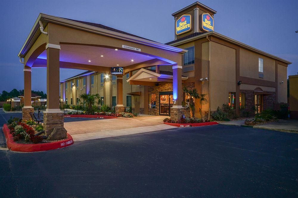 pet friendly hotels near winstar casino
