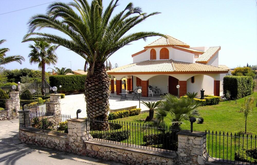 Pet Friendly Well Equipped Villa in Spanish Style