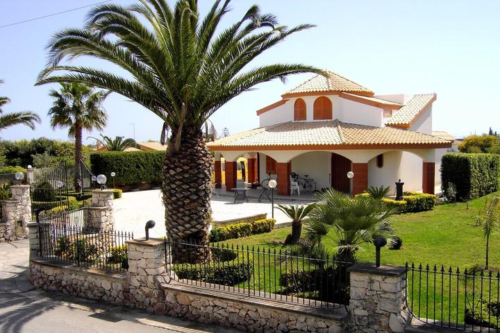 Pet Friendly Well Equipped Villa in Spanish Style