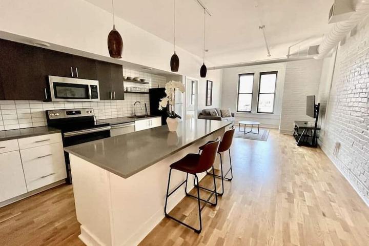 Pet Friendly A Historic Loft in Heart of the Old Market