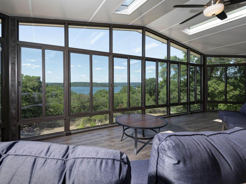 who owns the glass house on table rock lake