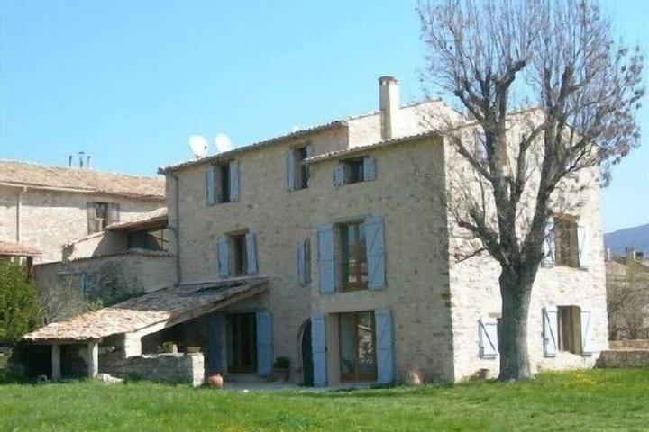 Pet Friendly Big Family House in a Typical Village in Provence